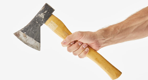 ХОРОР У ОСНОВНОЈ ШКОЛИ: Ученик напао домара секиром, боре му се за живот